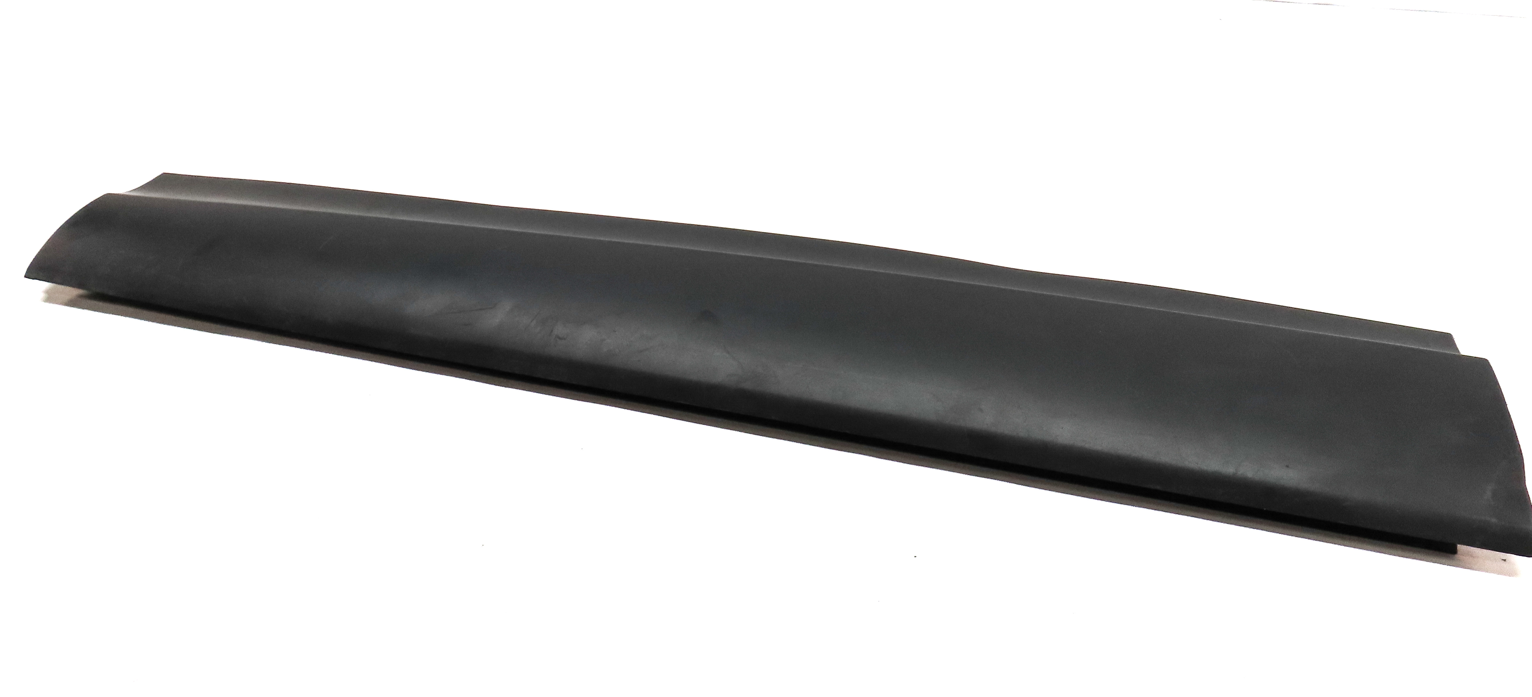 2017 LAND ROVER DISCOVERY (L462) FRONT LEFT DRIVER LOWER DOOR TRIM MOULDING — exact item pictured